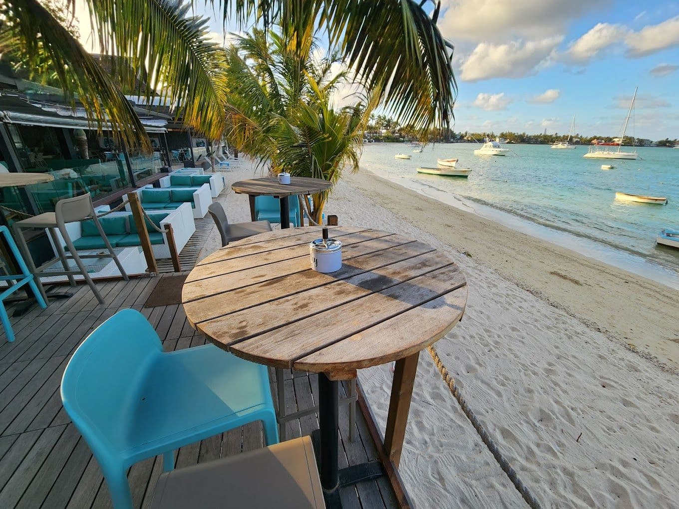 Un bar pour le coucher du soleil : Eden Beach