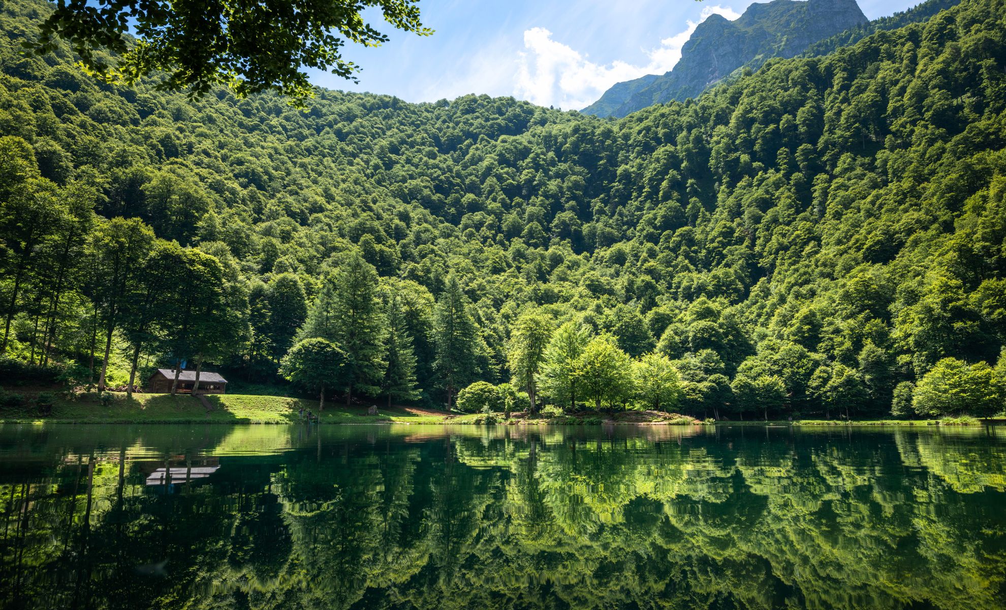 Le lac de Bethmale, les Pyrénées, France