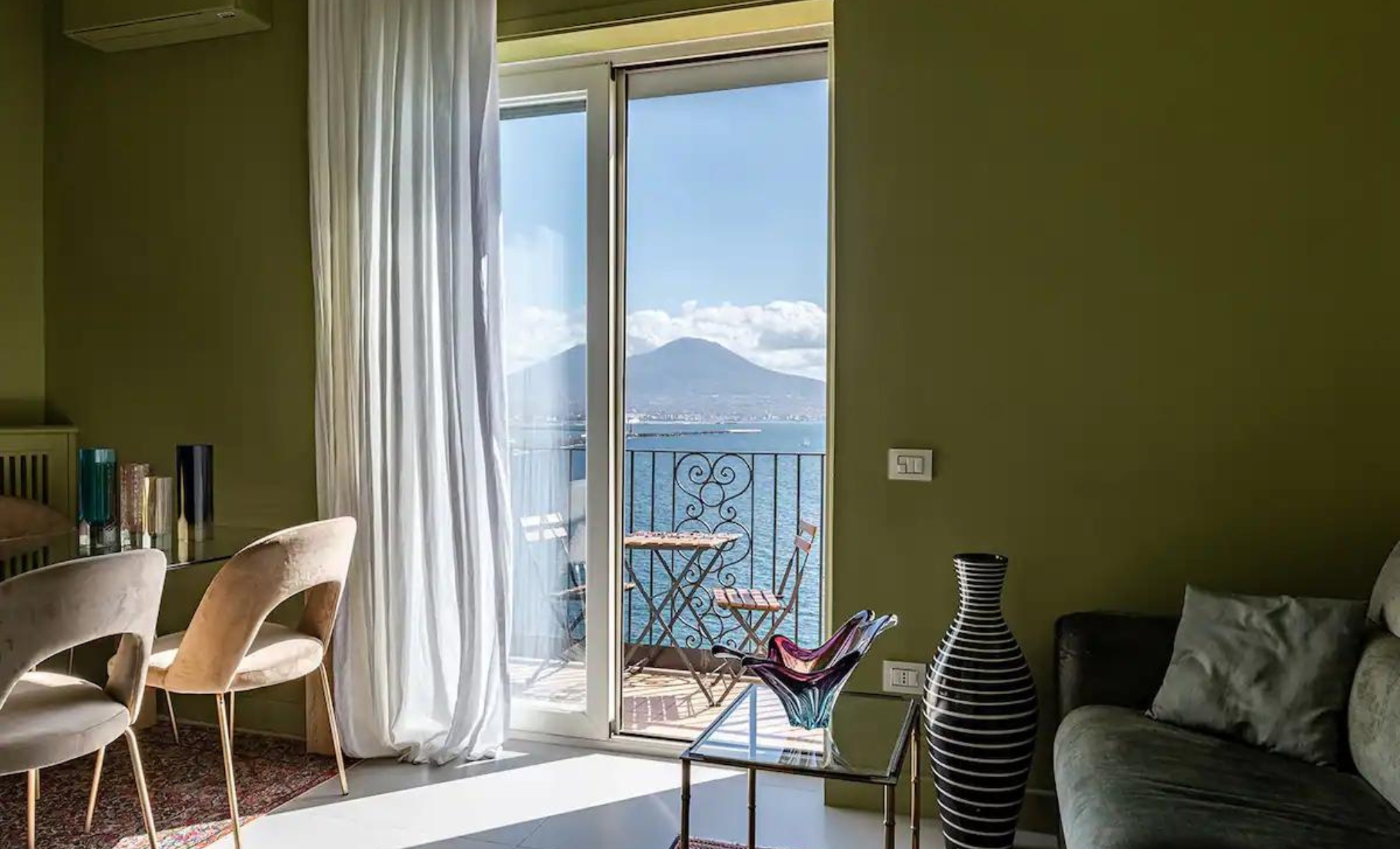 Un Airbnb avec vue sur le Vésuve, Naples, Italie