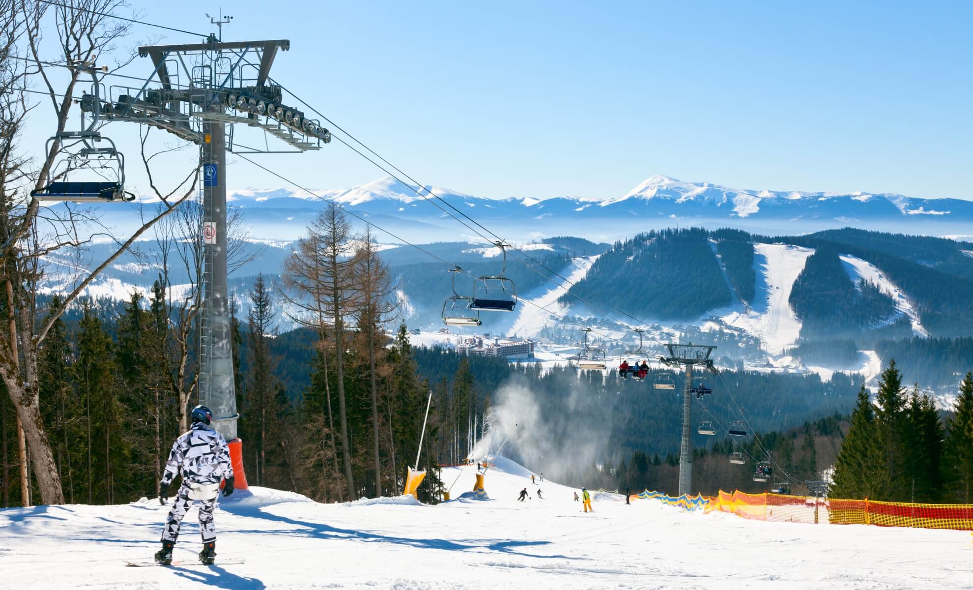 Personnes dans une Station de Ski