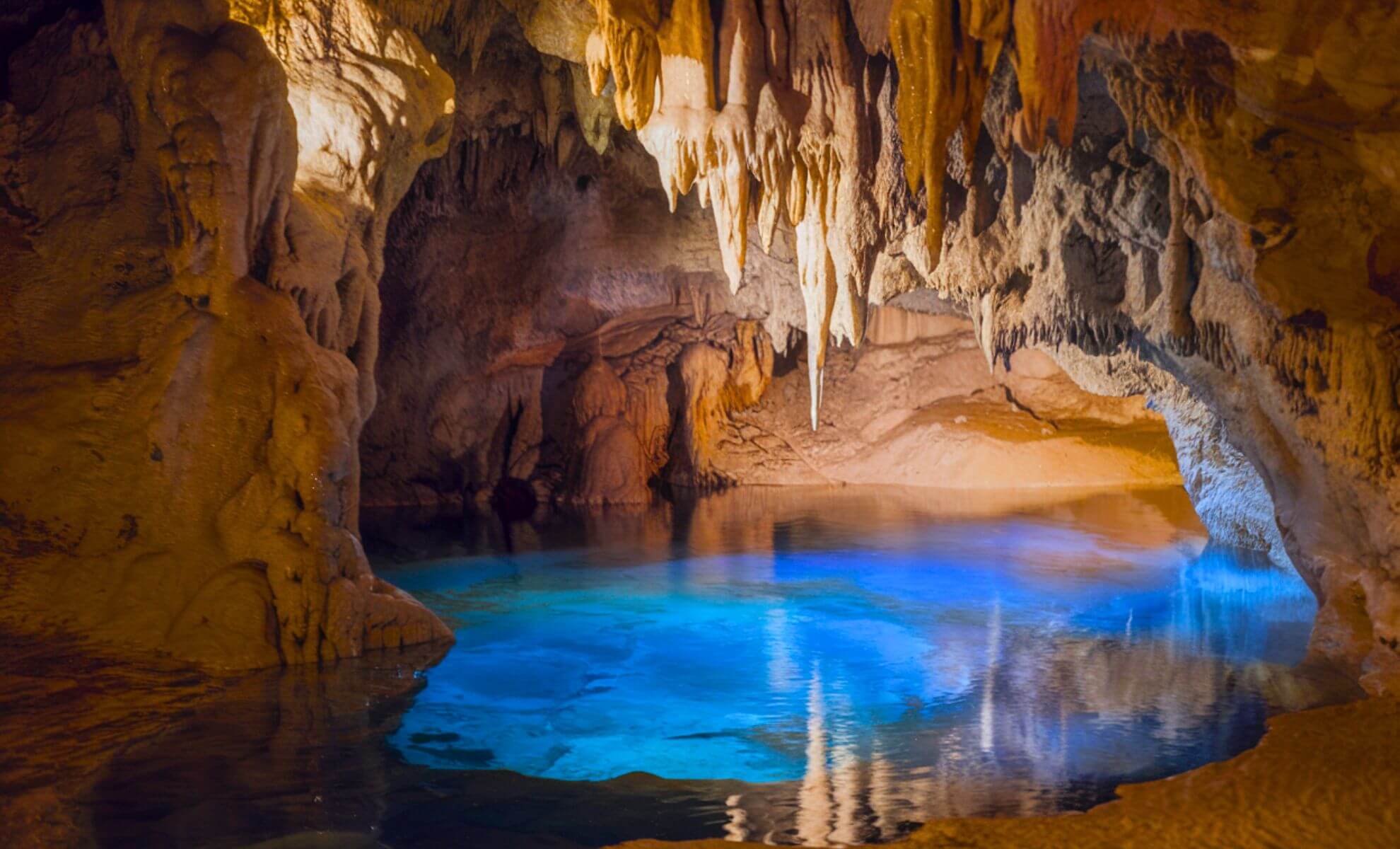 Tunnels et grottes cachés