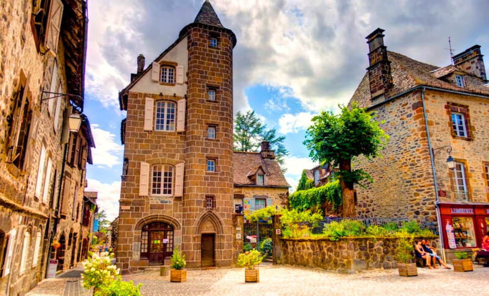 Le village de Salers en Auvergne