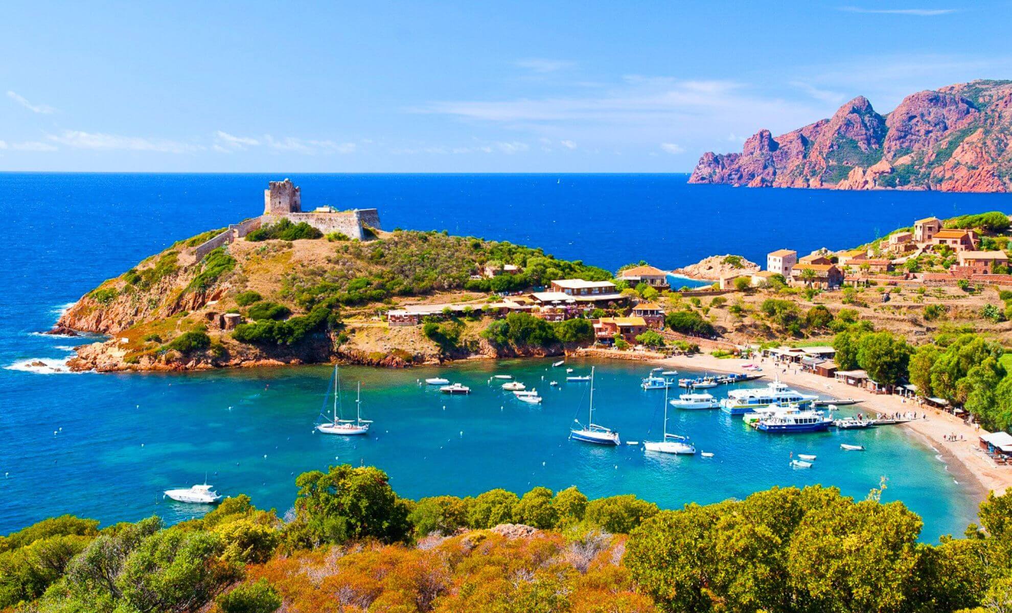 Le village de l'île-Rousse en Corse