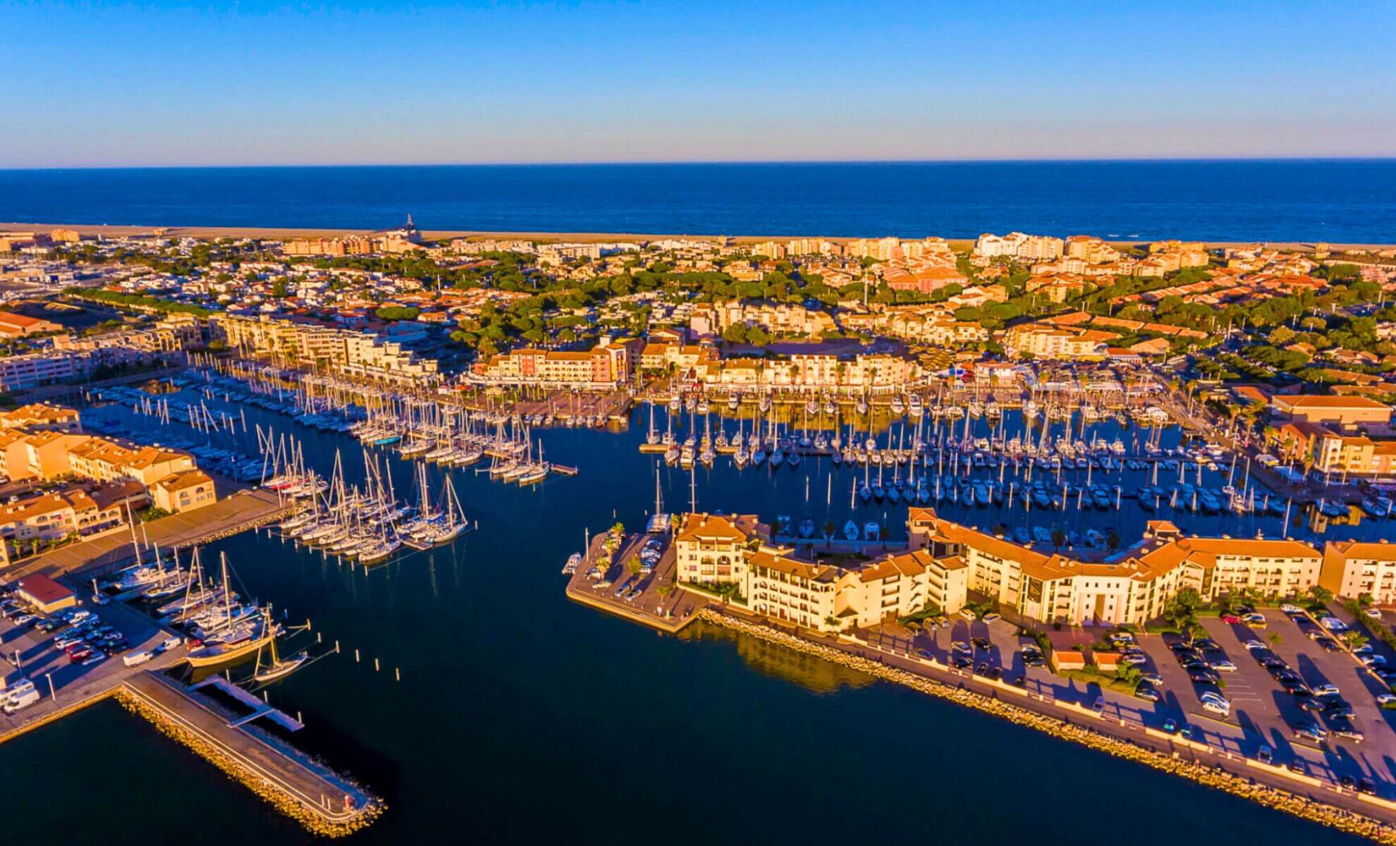 Port du village de Leucate