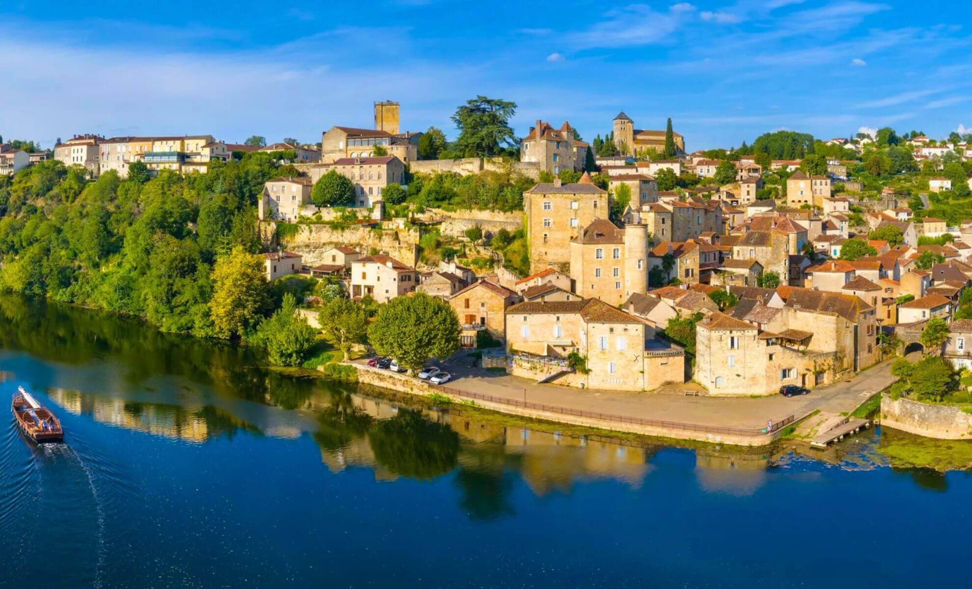 Le village de Puy-l’Évêque dans le Lot