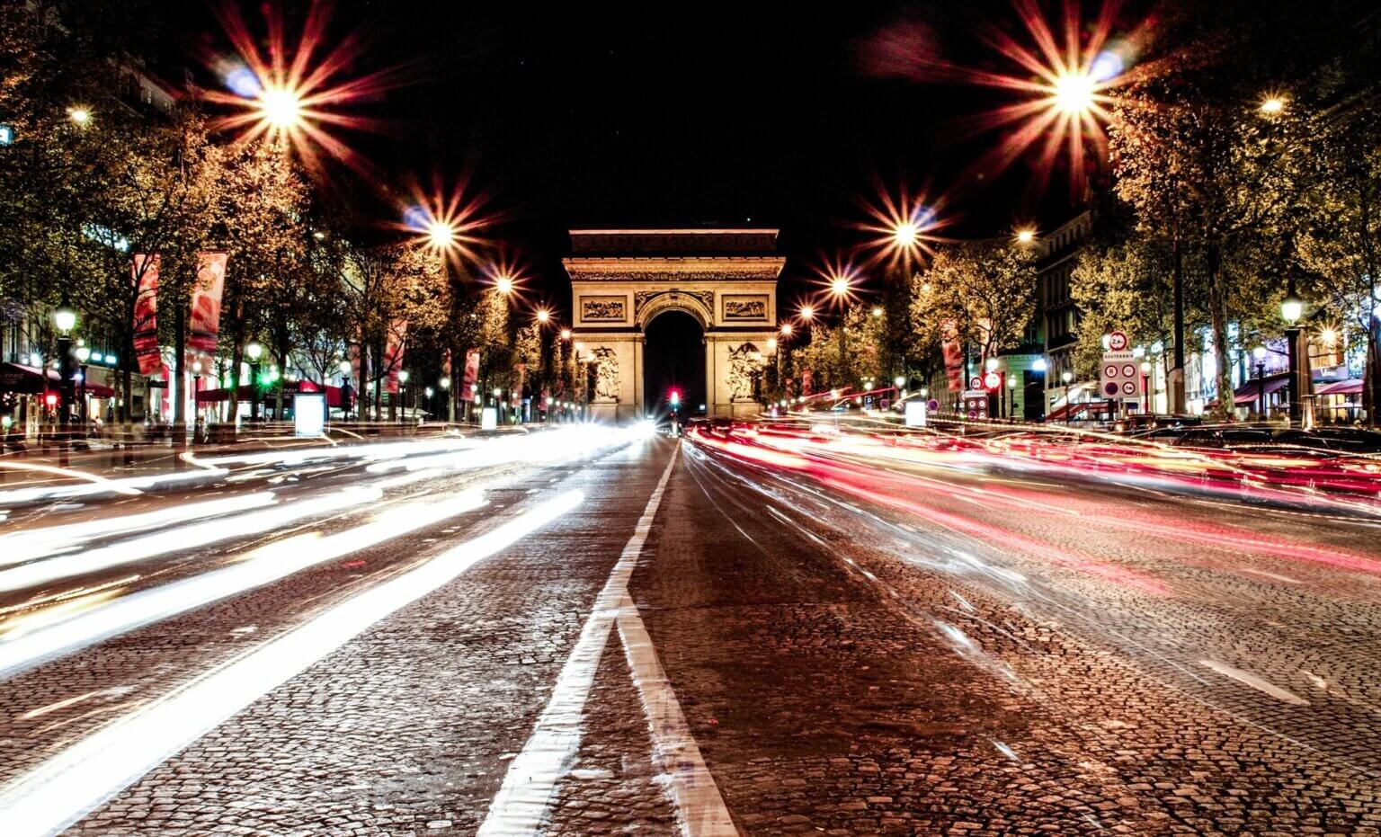 C'est officiel : Les illuminations des Champs-Élysées 2025 débarquent ...